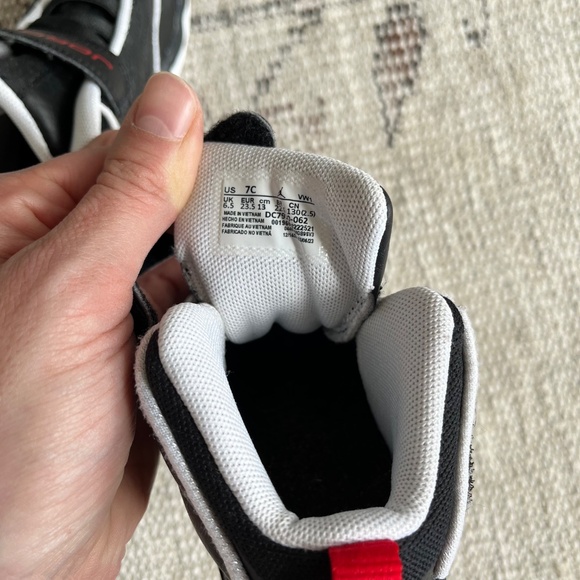 Toddler "Pro Strong" Jordans - Picture 7 of 8